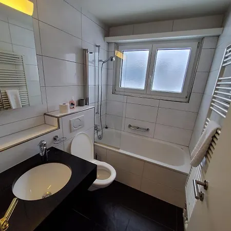 Grosszuegige 4 Schlafzimmer In Bergblick Zentrale Lage