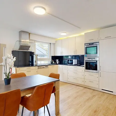 Grosszuegige 4 Schlafzimmer In Bergblick Zentrale Lage Апартаменты *