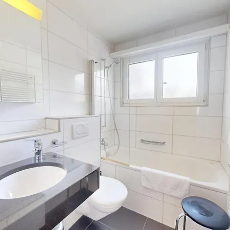 Grosszuegige 4 Schlafzimmer In Bergblick Zentrale Lage *