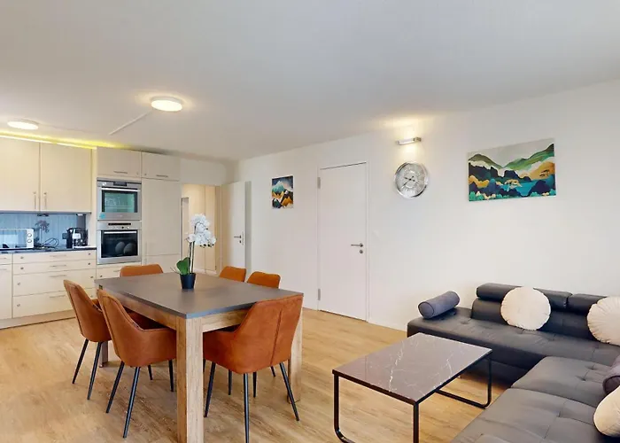 Grosszuegige 4 Schlafzimmer In Bergblick Zentrale Lage * Ostrava