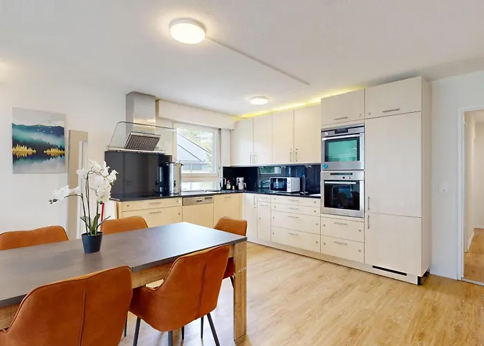 Grosszuegige 4 Schlafzimmer In Bergblick Zentrale Lage Daire *