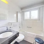 Grosszuegige 4 Schlafzimmer In Bergblick Zentrale Lage *