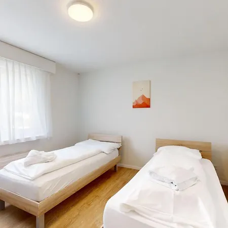 Daire Grosszuegige 4 Schlafzimmer In Bergblick Zentrale Lage