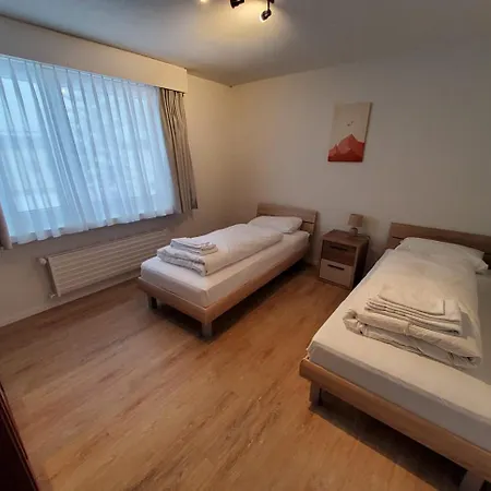 Grosszuegige 4 Schlafzimmer In Bergblick Zentrale Lage *